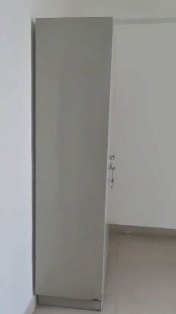 Room in 3 BHK Apartment at Supertech Cape Town, Sector 74 – for Rent