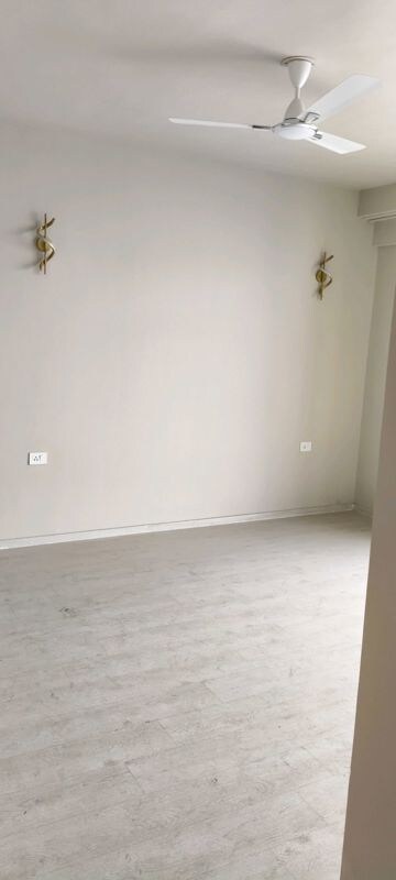 Room in 3.5 BHK Apartment at M3M Sky City, Sector 65 – for Sale