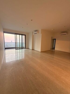 Room in 4 BHK Apartment at Piramal Mahalaxmi, Mahalaxmi – for Rent