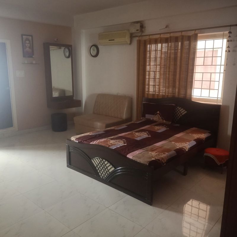 3 BHK + Pooja Room,Servant Room,Study Room,Extra Room,Basement,Store Room Apartment For Rent in Mahaveer Springs