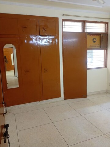 Room in 3 BHK Apartment at Sector 9 Dwarka – for Rent