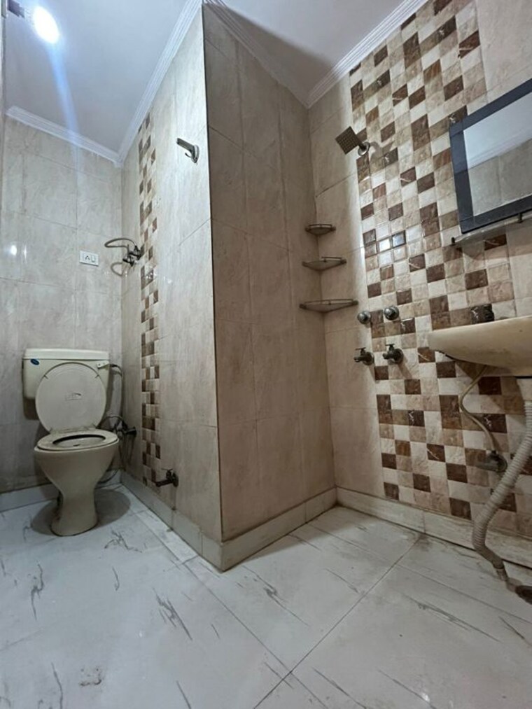 Bathroom, govindpuri 3 Bedroom 900 Sq.Ft. Builder Floor In Govindpuri Delhi 10014861