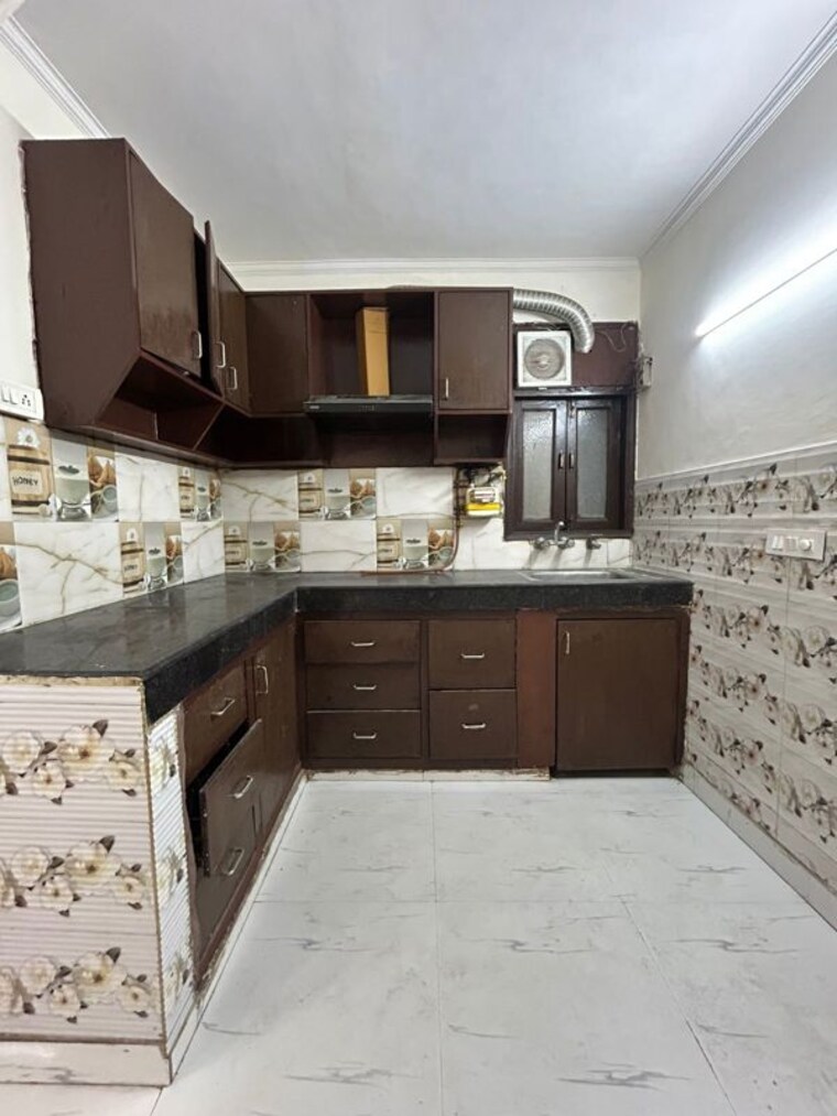 Kitchen, govindpuri 3 Bedroom 900 Sq.Ft. Builder Floor In Govindpuri Delhi 10014861