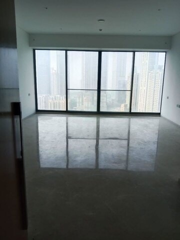 Room in 4 BHK Apartment at Rustomjee Crown, Prabhadevi – for Rent