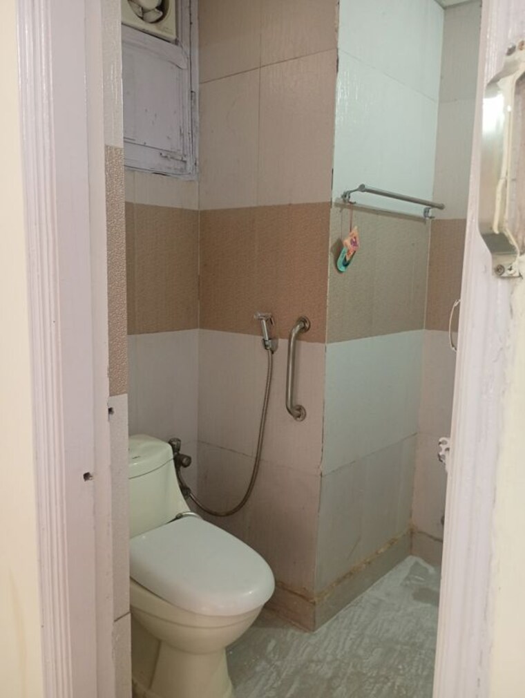 Attached Bathroom, sector 9 dwarka 2 Bedroom 1300 Sq.Ft. Apartment In Sector 9 Dwarka Delhi 10014889