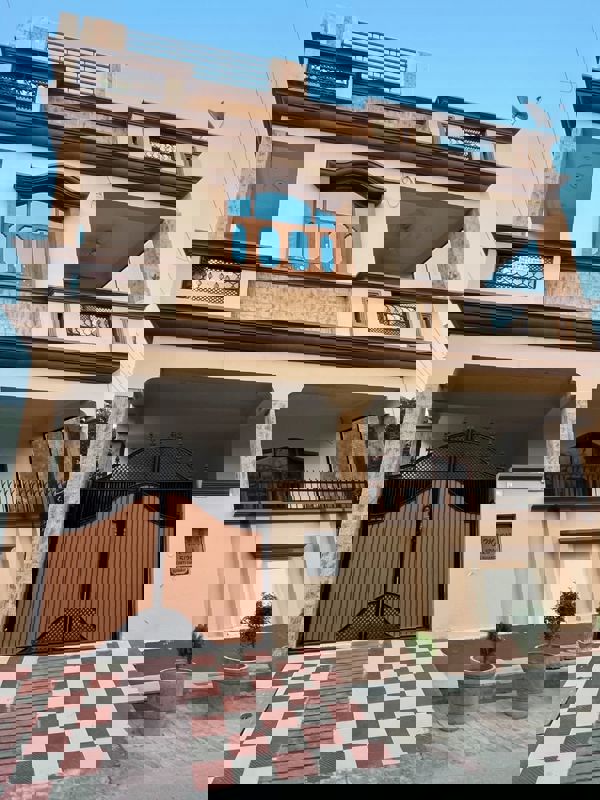 2 BHK + Pooja Room 1150 Sq.Yd. Builder Floor in DLF Vibhuti Khand