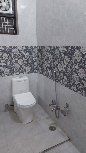 Bathroom in 2 BHK Builder Floor at DLF Vibhuti Khand, Gomti Nagar – for Rent