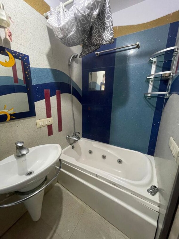 Bathroom, bandra west 3 Bedroom 1070 Sq.Ft. Apartment In Bandra West Mumbai 10014833