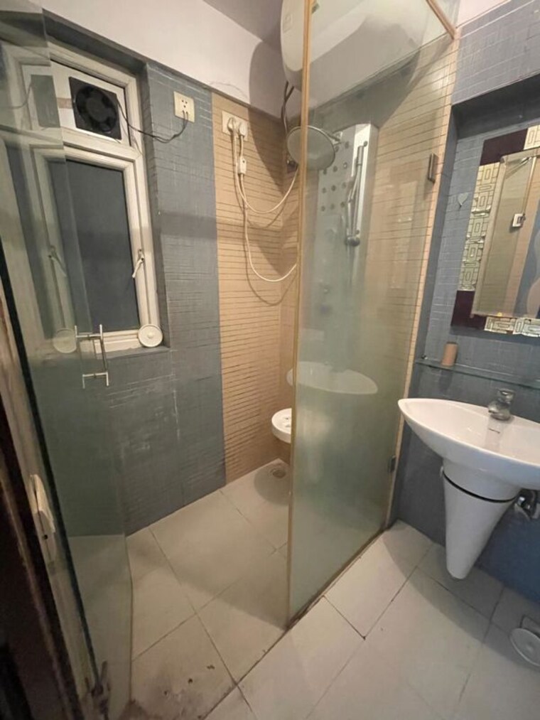 Bathroom, bandra west 3 Bedroom 1070 Sq.Ft. Apartment In Bandra West Mumbai 10014833