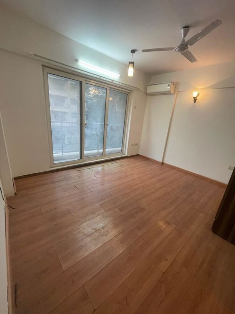 Room, bandra west 3 Bedroom 1070 Sq.Ft. Apartment In Bandra West Mumbai 10014833