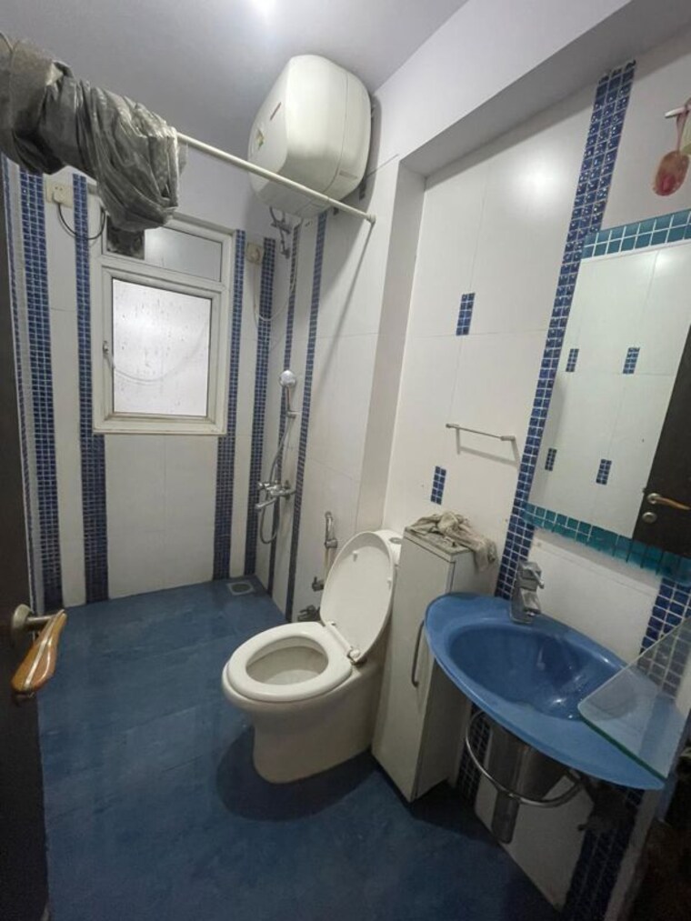 Bathroom, bandra west 3 Bedroom 1070 Sq.Ft. Apartment In Bandra West Mumbai 10014833