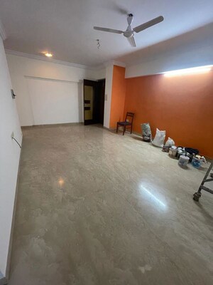 Room in 3 BHK Apartment at Bandra West – for Rent