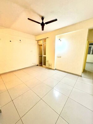 Room in 3 BHK Apartment at Wave Executive Floors, Wave City – for Rent