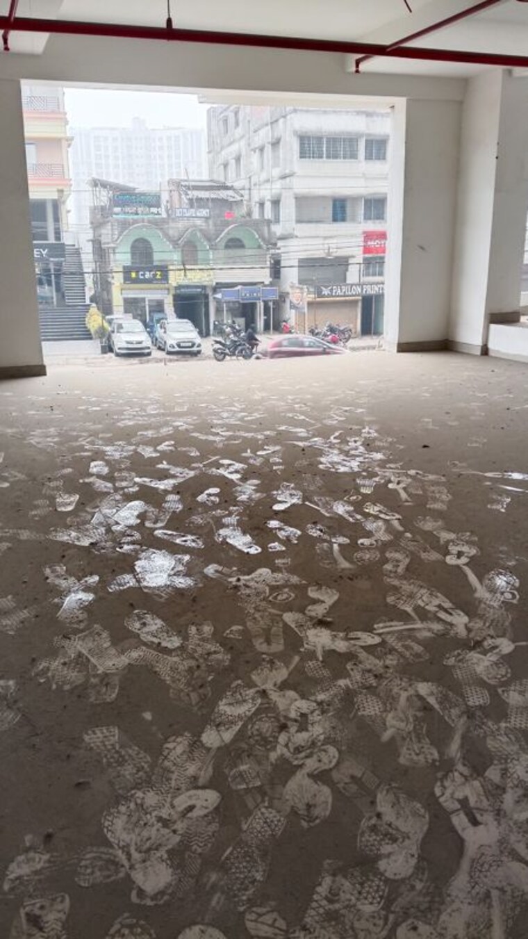  Parking, kundan-plaza Commercial Office Space 580 Sq.Ft. In Chinar Park Kolkata 10014991