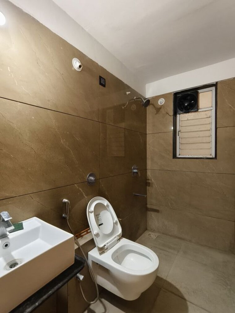 Attached Bathroom, shree-signature-park 3 Bedroom 1111 Sq.Ft. Apartment In Wakad Pune 10014143