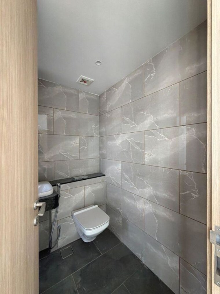 Bathroom, rustomjee-crown 4 Bedroom 1936 Sq.Ft. Apartment In Prabhadevi Mumbai 10014988