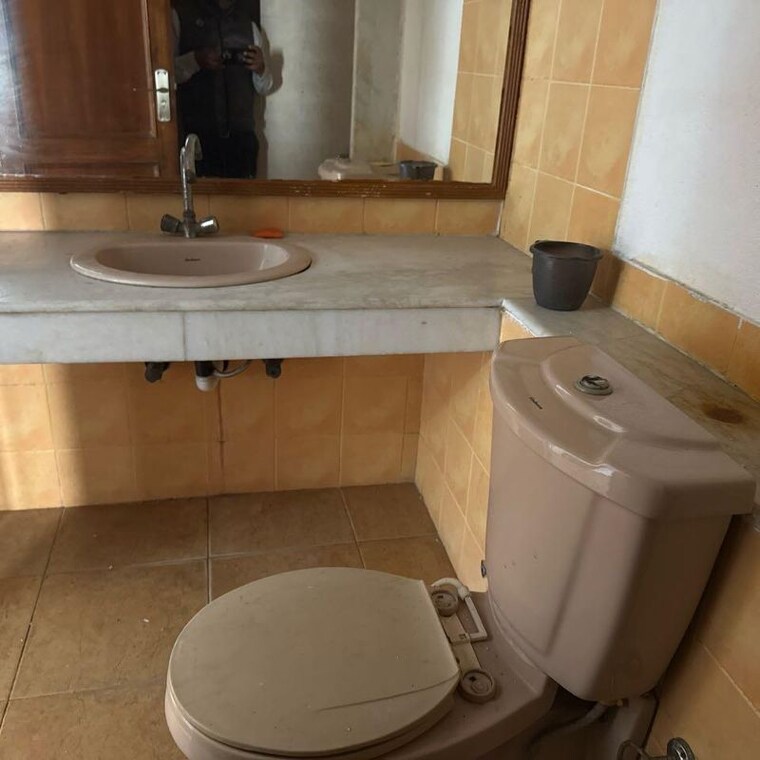 Bathroom, ats-green-village 3 Bedroom 1500 Sq.Ft. Apartment In Sector 93a Noida 10015042