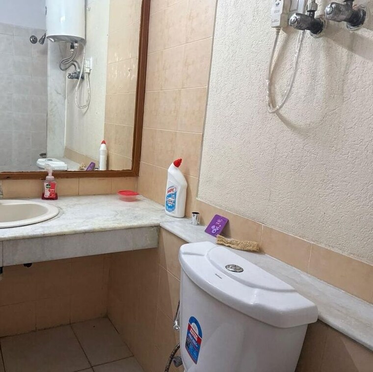 Bathroom, ats-green-village 3 Bedroom 1500 Sq.Ft. Apartment In Sector 93a Noida 10015042