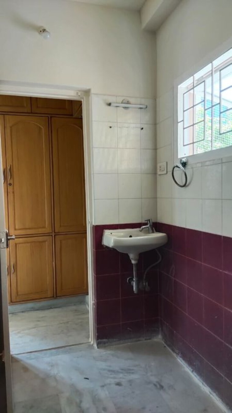 Bathroom, begumpet 2 Bedroom 1180 Sq.Ft. Apartment In Begumpet Hyderabad 10015047
