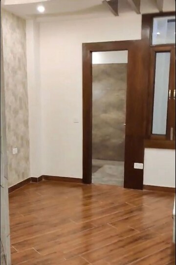 Room in 3 BHK Builder Floor at Maya Homes, Indrapuram – for Sale