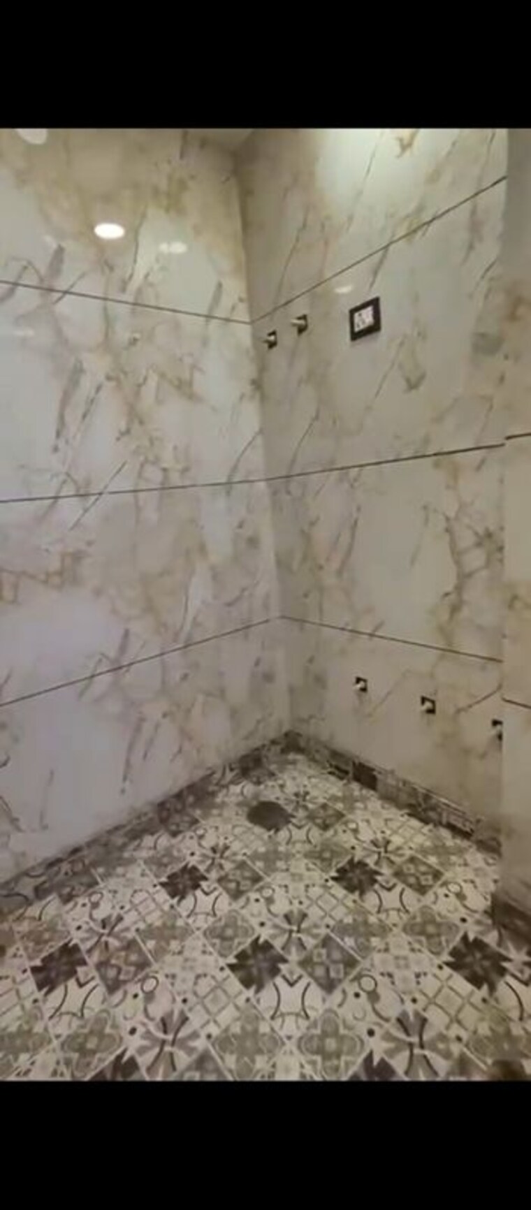 Bathroom, dwarka mor 2 Bedroom 60 Sq.Yd. Builder Floor In Dwarka Mor Delhi 10015058