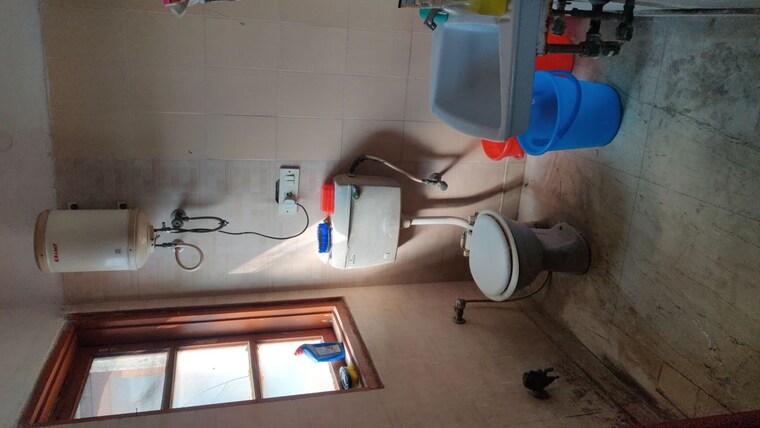 Bathroom, kalkaji 1 Bedroom 125 Sq.Yd. Builder Floor In Kalkaji Delhi 10015078