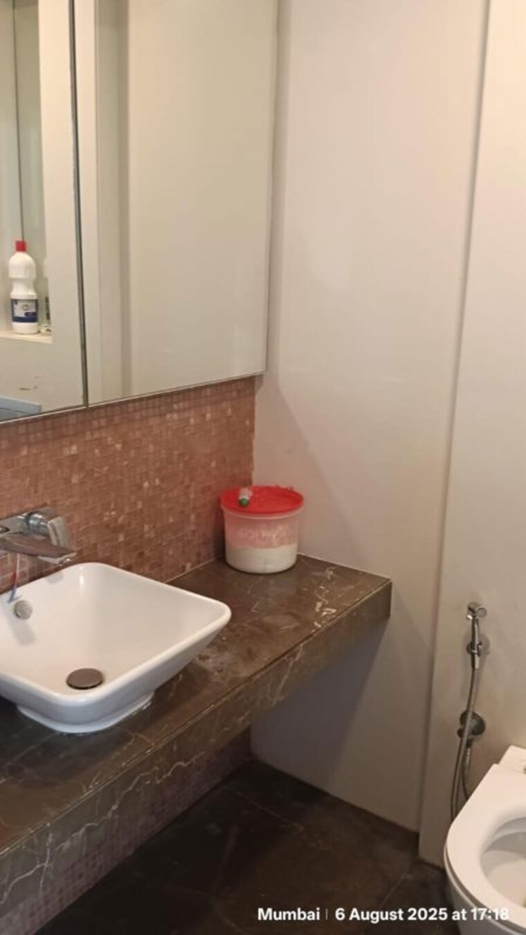 Washroom, lodha-the-park 3 Bedroom 1111 Sq.Ft. Apartment In Worli Mumbai 10015096
