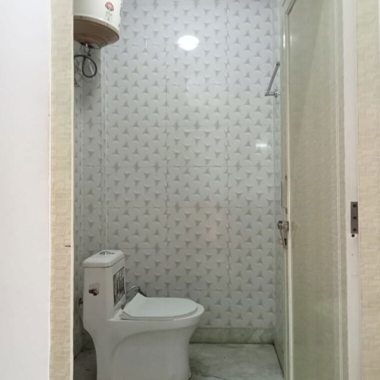 Bathroom, adchini 3 Bedroom 900 Sq.Ft. Apartment In Adchini Delhi 10015136