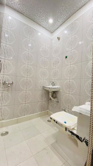 Bathroom in 2.5 BHK Builder Floor at Ahinsa Khand 2 – for Sale
