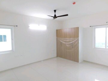 Room in 3 BHK Apartment at Rajapushpa Provincia, Narsingi – for Rent