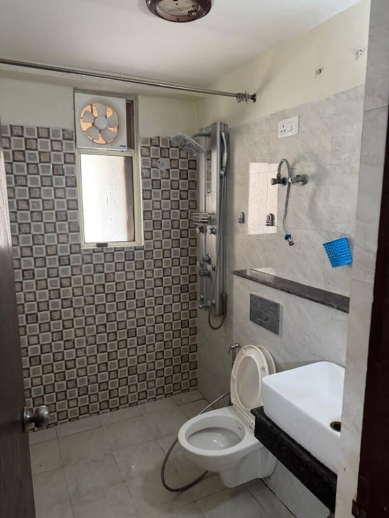 Bathroom, kw-srishti-phase-ii 2.5 Bedroom 1240 Sq.Ft. Apartment In Raj Nagar Extension Ghaziabad 10015280