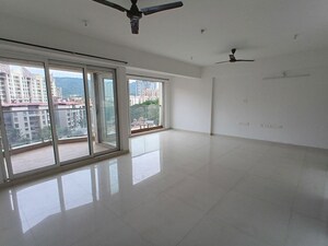 Room in 3 BHK Apartment at Soham Crystal Spires, Thane West – for Rent