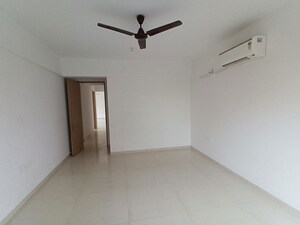 Room in 3 BHK Apartment at Soham Crystal Spires, Thane West – for Rent