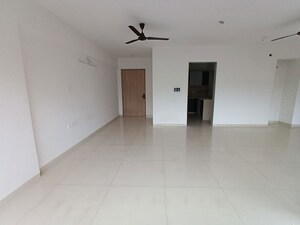 Room in 3 BHK Apartment at Soham Crystal Spires, Thane West – for Rent