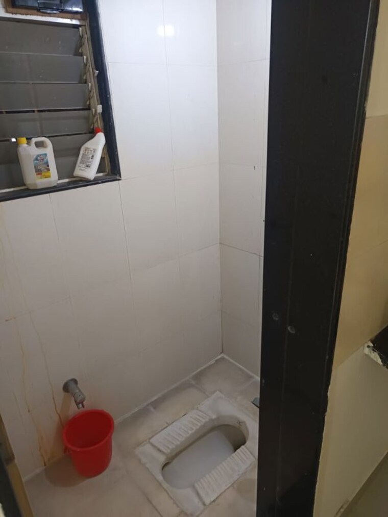 Bathroom, gk-rose-icon 2 Bedroom 850 Sq.Ft. Apartment In Pimple Saudagar Pune 10015171