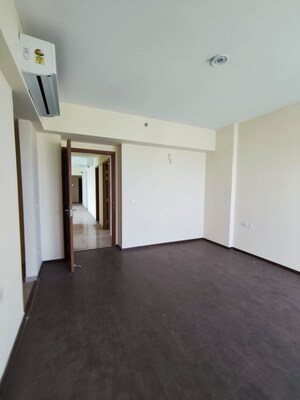 Room in 2 BHK Builder Floor at Gomti Nagar – for Rent