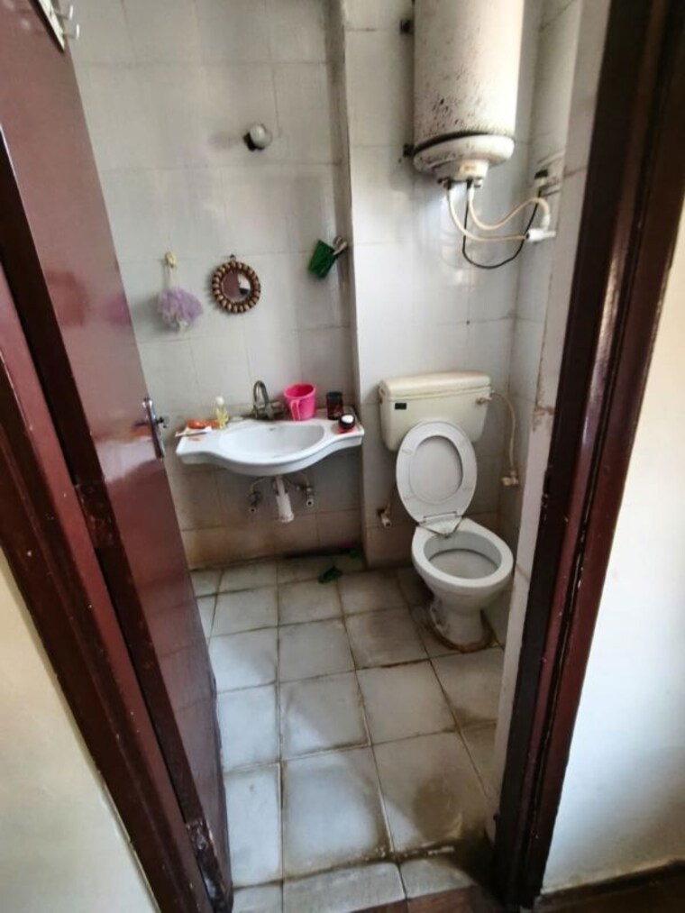 Bathroom, trehan-hill-view-garden 3 Bedroom 1389 Sq.Ft. Apartment In Alwar Bypass Road Bhiwadi 10010356
