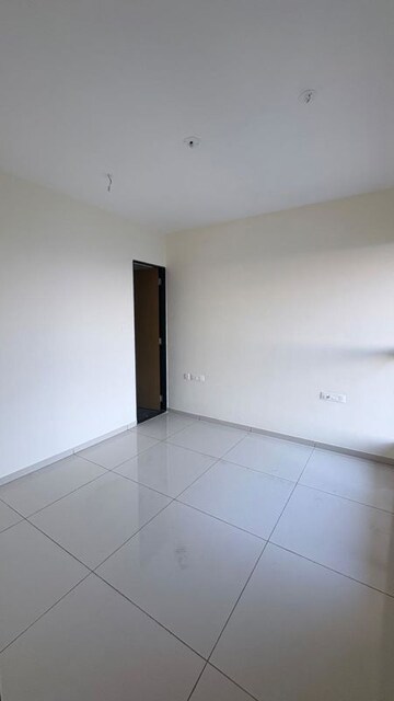 Room in 2 BHK Apartment at Chandak 34 Park Estate, Goregaon West – for Rent