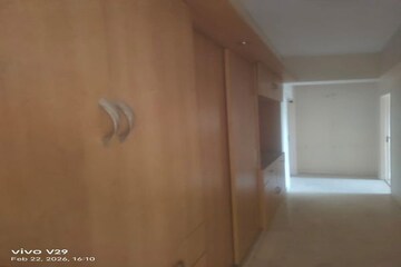 Bathroom in 4 BHK Apartment at DLF Westend Heights, Sector 53 – for Rent