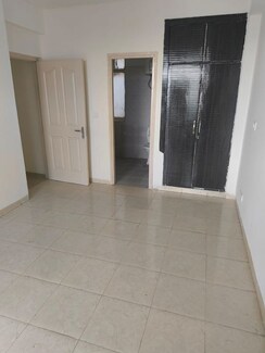 3 BHK + Servant Room Apartment For Rent in Tulip White