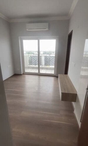 Room in 3 BHK Apartment at Central Park Flower Valley, Sohna Sector 33 – for Rent