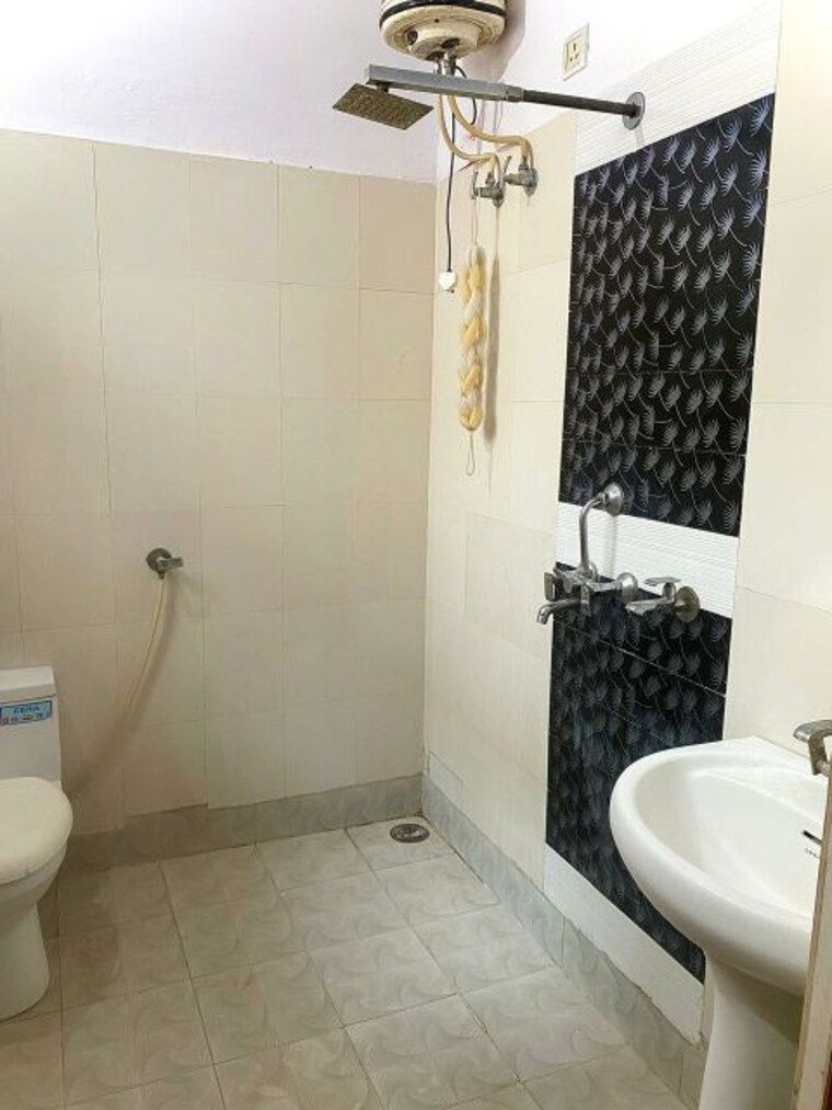 Bathroom, dhakoli 6 Bedroom 175 Sq.Yd. Independent House In Dhakoli Zirakpur 9920400