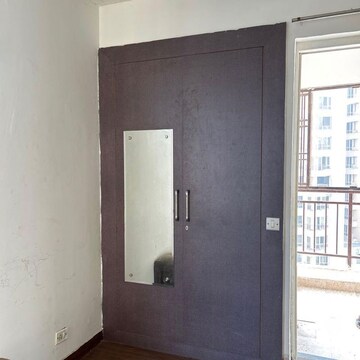 Room in 2 BHK Apartment at Jaypee Greens Kosmos, Sector 134 – for Rent