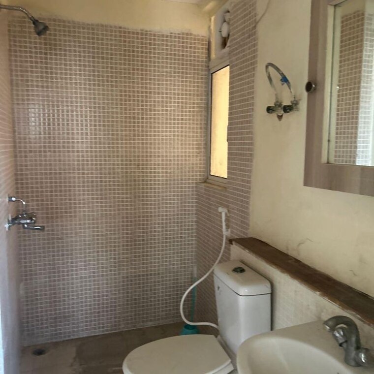 Bathroom, jaypee-greens-kosmos 2 Bedroom 945 Sq.Ft. Apartment In Sector 134 Noida 10018444