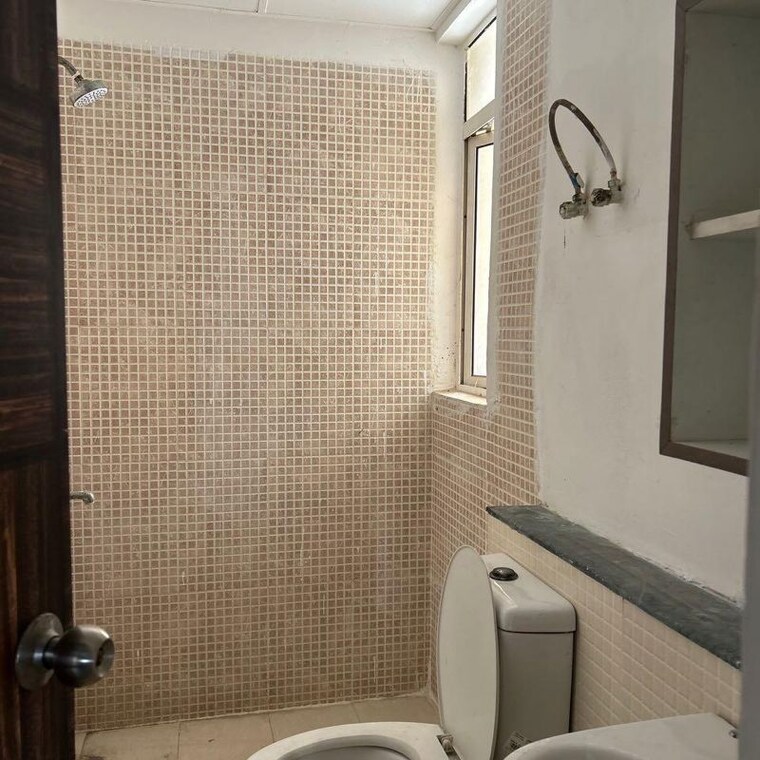 Bathroom, jaypee-greens-kosmos 2 Bedroom 945 Sq.Ft. Apartment In Sector 134 Noida 10018444
