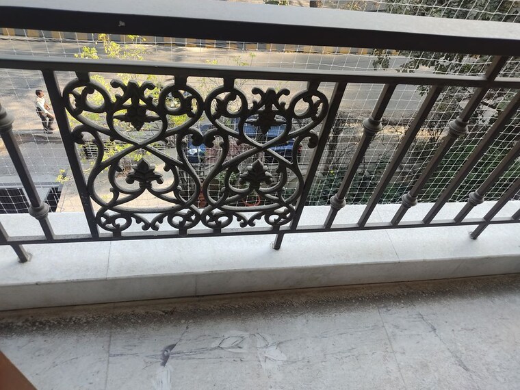 Balcony, navjeevan vihar 4 Bedroom 600 Sq.Yd. Builder Floor In Navjeevan Vihar Delhi 10018550