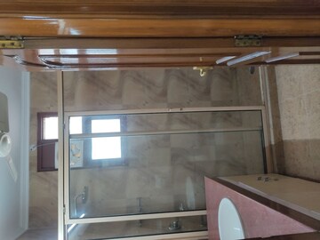 Attached Bathroom in 4 BHK Builder Floor at Navjeevan Vihar – for Rent