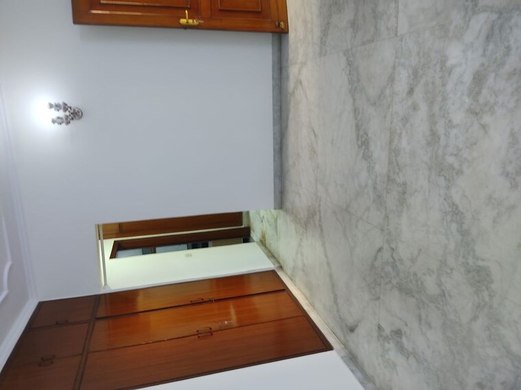 Room, navjeevan vihar 4 Bedroom 600 Sq.Yd. Builder Floor In Navjeevan Vihar Delhi 10018550