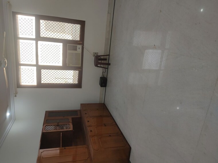 Room, navjeevan vihar 4 Bedroom 600 Sq.Yd. Builder Floor In Navjeevan Vihar Delhi 10018550