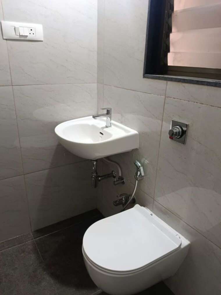 Bathroom, chandak-34-park-estate 1 Bedroom 391 Sq.Ft. Apartment In Goregaon West Mumbai 10018589